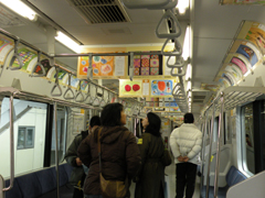 作品をじっくり鑑賞中